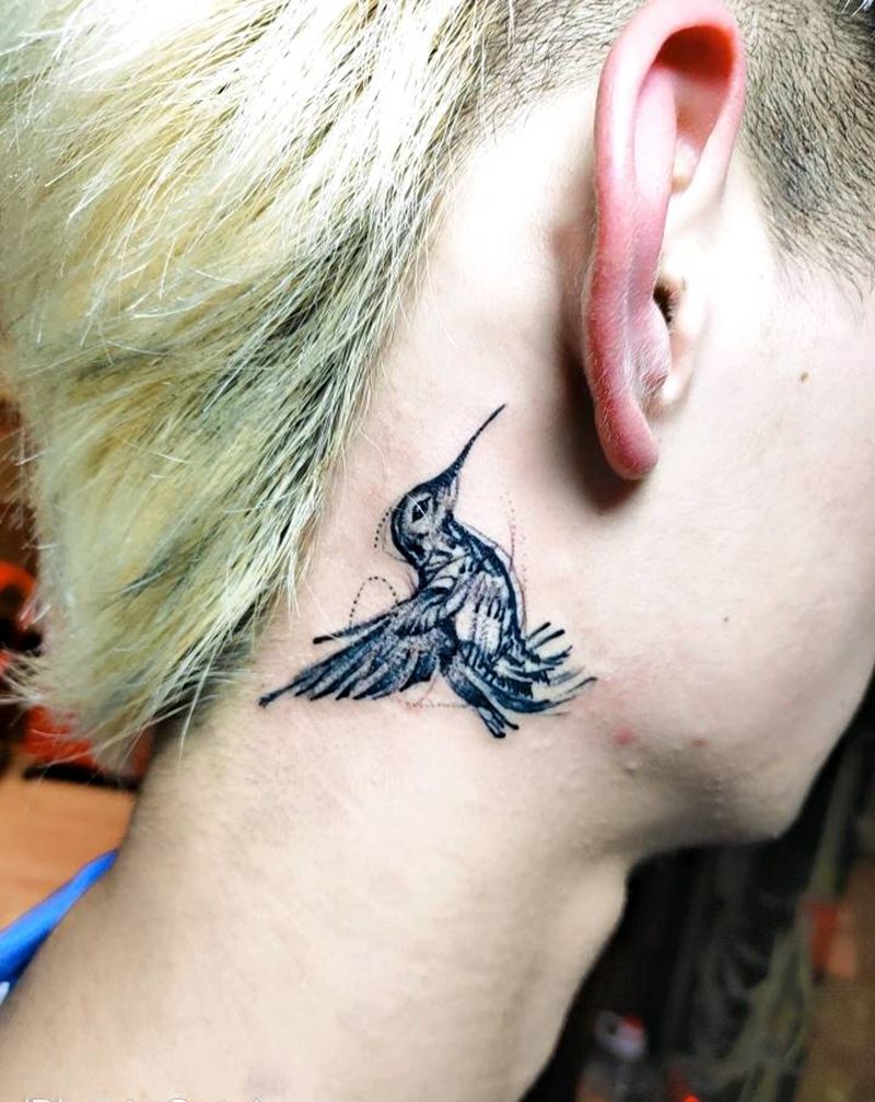 鸟纹身图片_颈部欧美写实纹身图案
