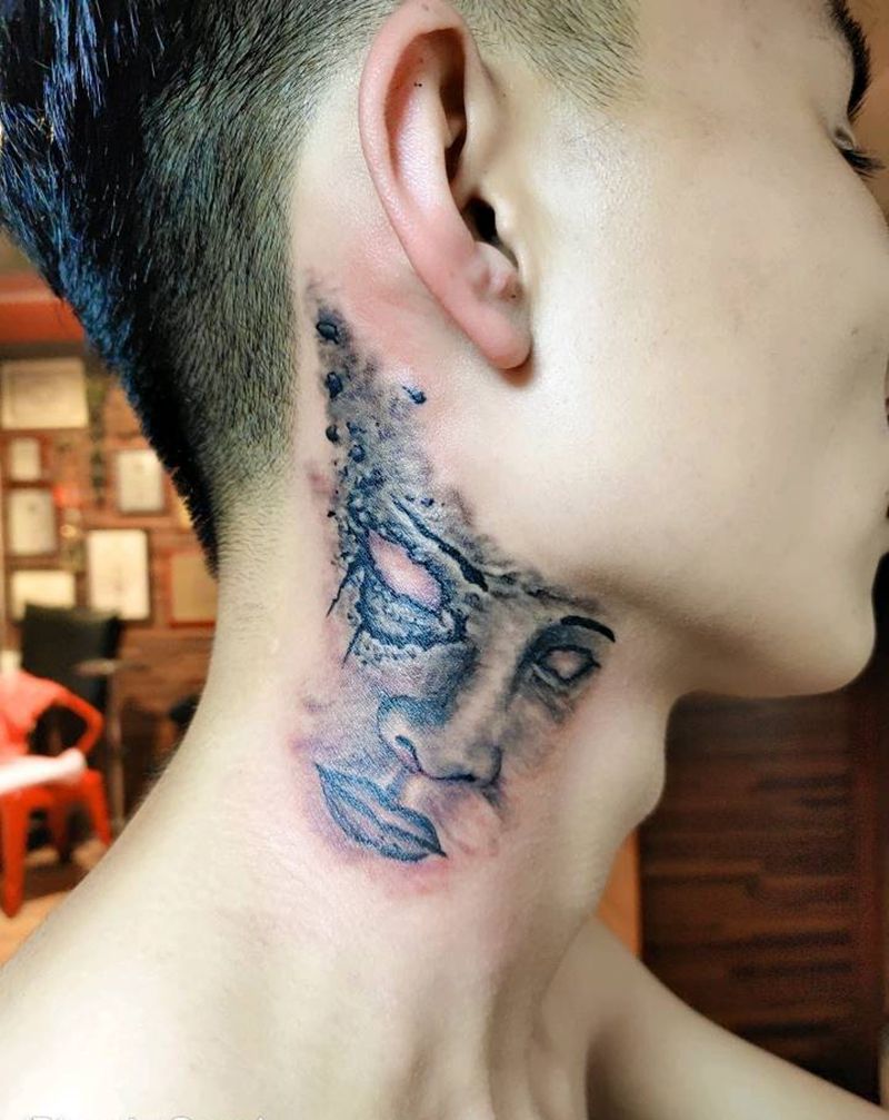 脸谱纹身图片_颈部纹身图案