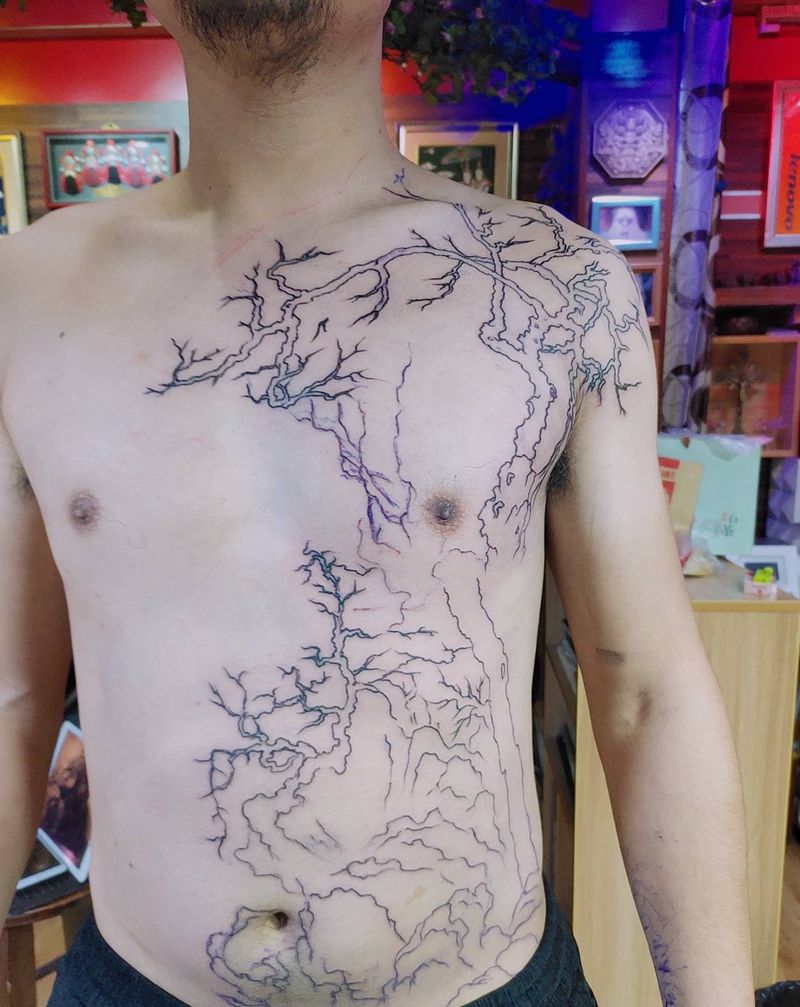 风景纹身图片_胸部纹身图案