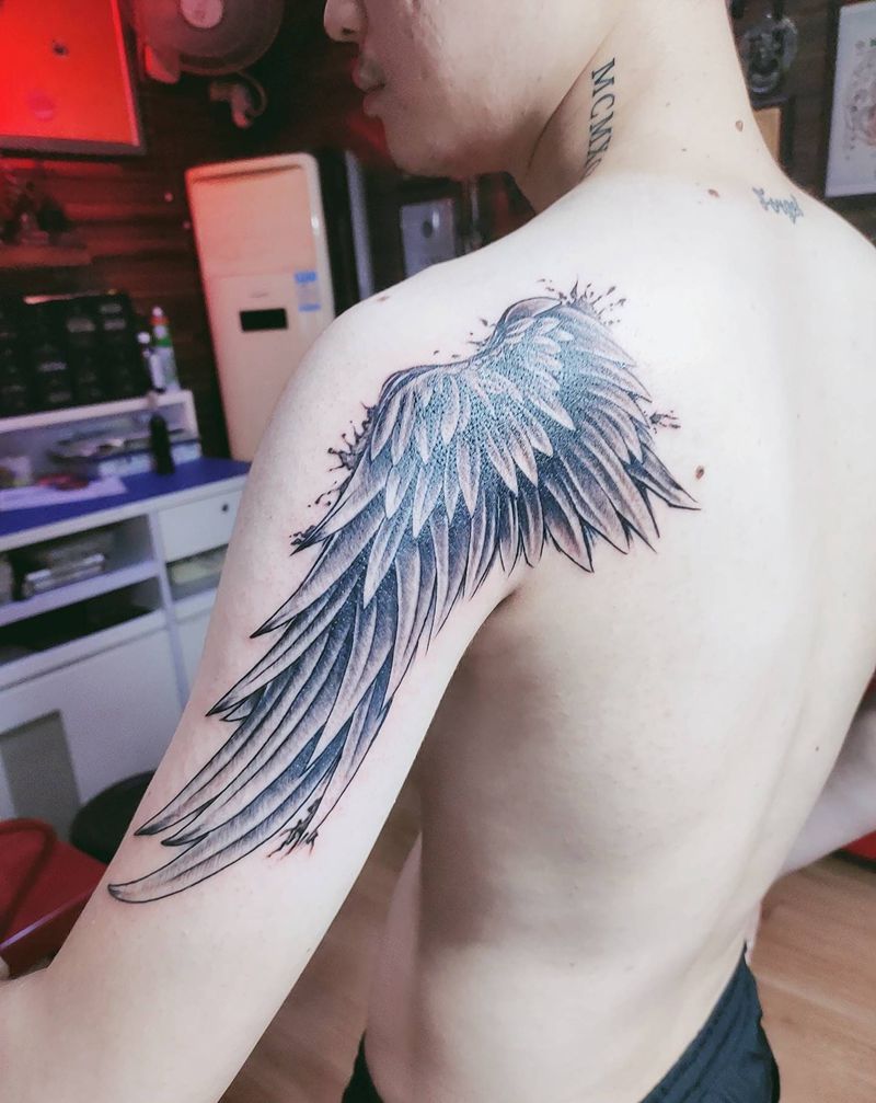 翅膀纹身图片_肩部纹身图案