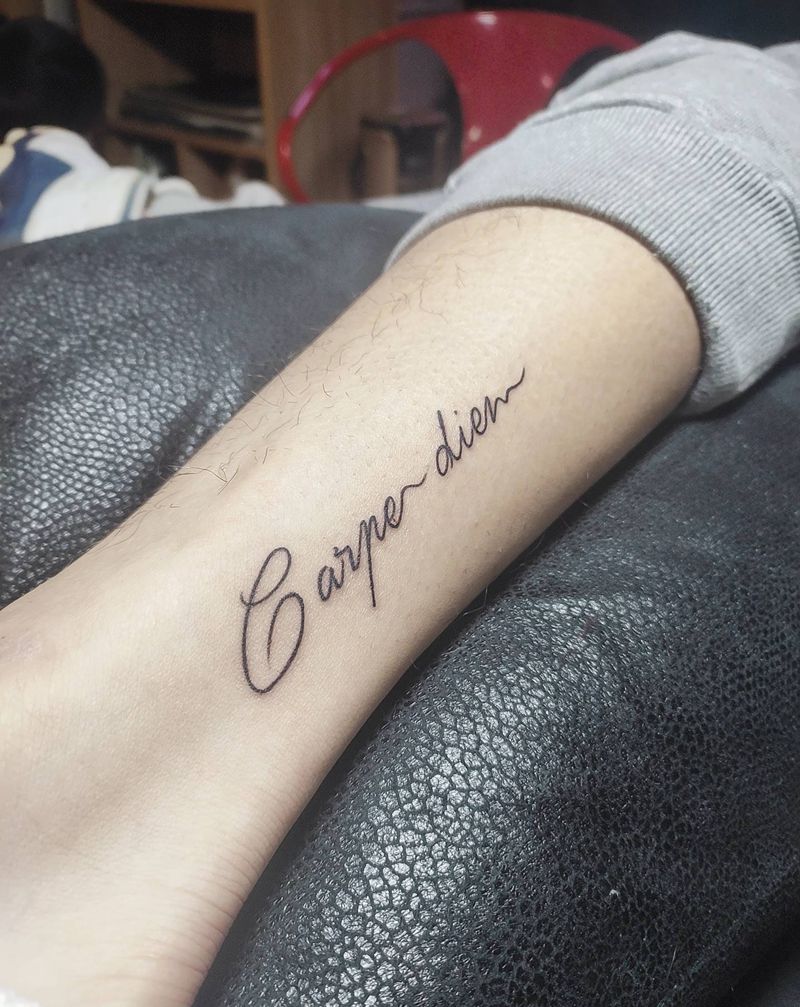 字母纹身图片_腿部纹身图案