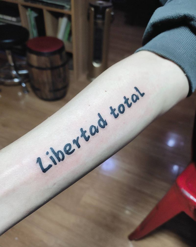 字母纹身图片_手臂纹身图案