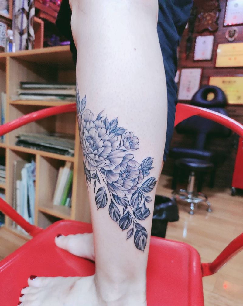 素花纹身图片_腿部纹身图案