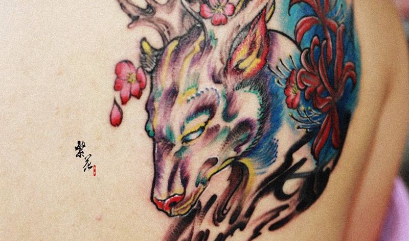 彼岸花添加鹿纹身图片_成品手稿背部肩部传统国画动物静物写实欧美纹身图案