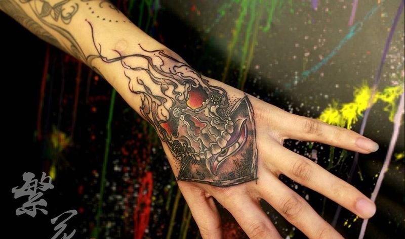 骷髅手纹身图片_成品手稿手臂手部国画写实原创鬼神纹身图案