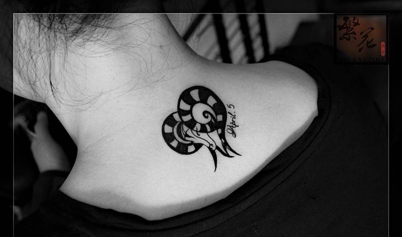 羊角十字架纹身图片_手臂颈部成品手稿动物宗教纹身图案