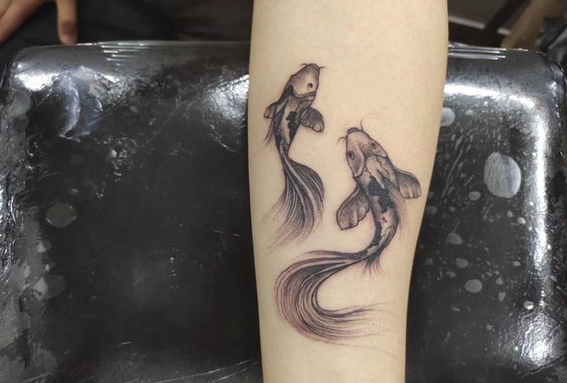 鱼纹身图片_手臂纹身图案