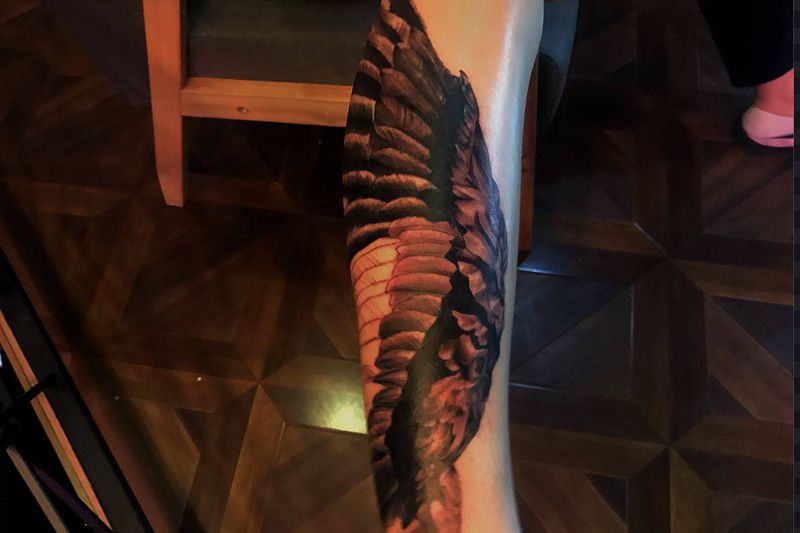 翅膀纹身图片_脚部欧美写实纹身图案