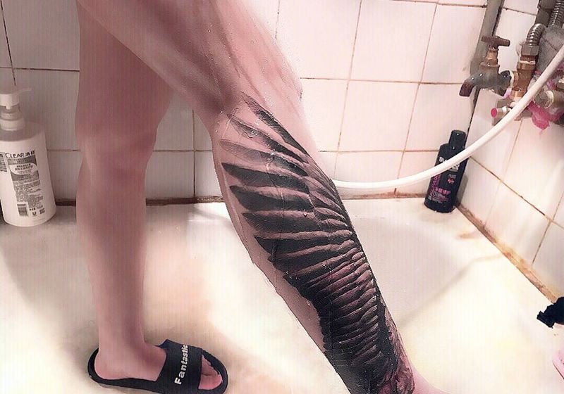 翅膀纹身图片_腿部欧美写实纹身图案