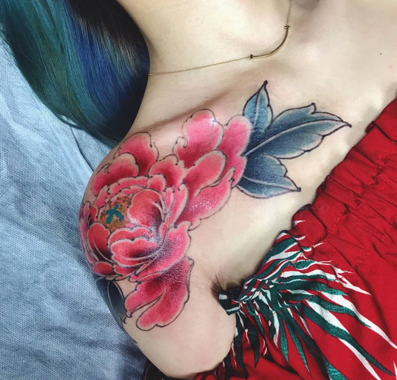 牡丹纹身图片_胸部肩部新传统纹身图案