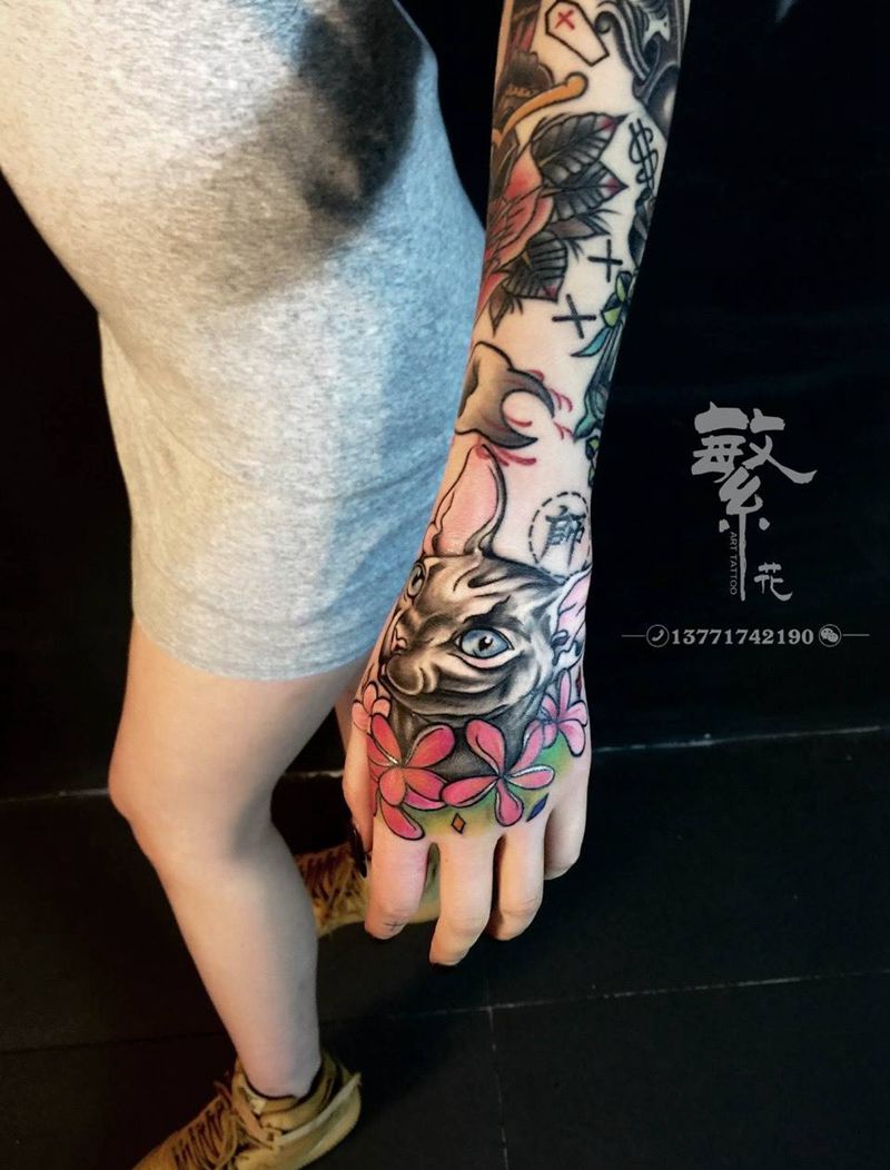 斯芬克斯猫 无毛猫纹身图片_成品手稿手部手臂清新写实动物纹身图案