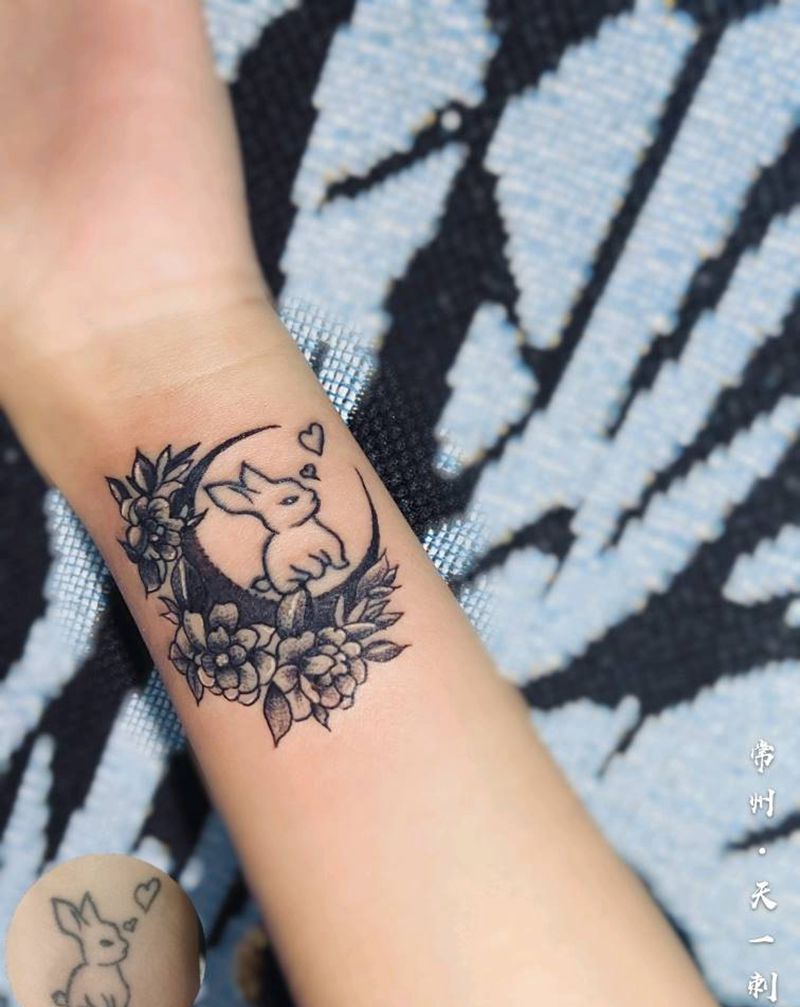 添加素花纹身图片_手臂点刺纹身图案