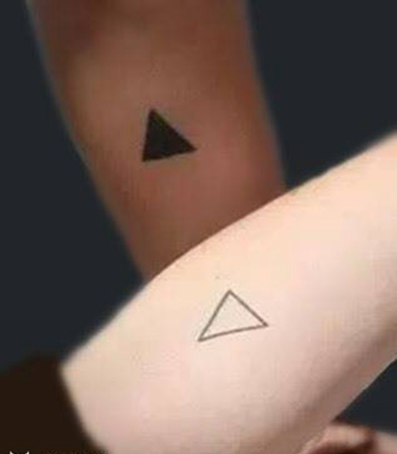 夏天情侣虐狗图纹身图片