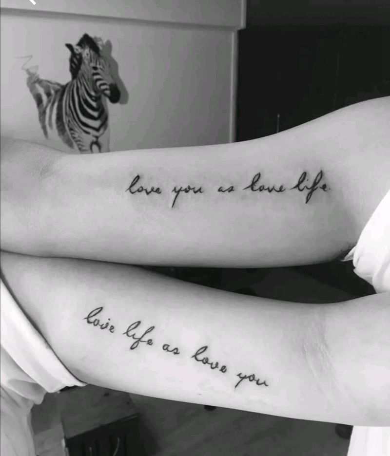 情侣纹身！纹身图片_手部花体字纹身图案