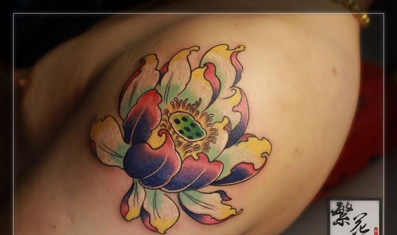 荷花纹身图片_肩部成品手稿传统植物纹身图案