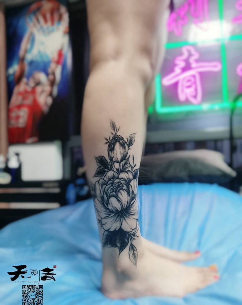 素花纹身图片_腿部点刺纹身图案