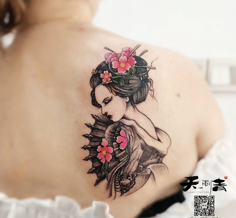 艺伎纹身图片_肩部点刺纹身图案