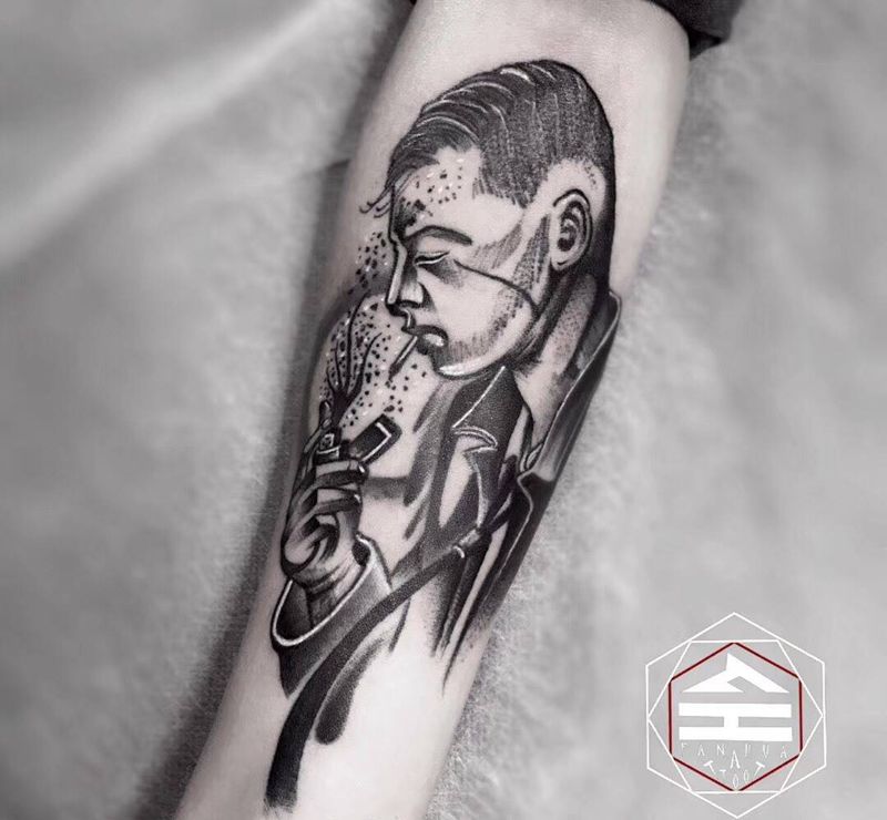 活在当下,身不由己纹身图片_手稿成品手臂欧美写实人物原创纹身图案