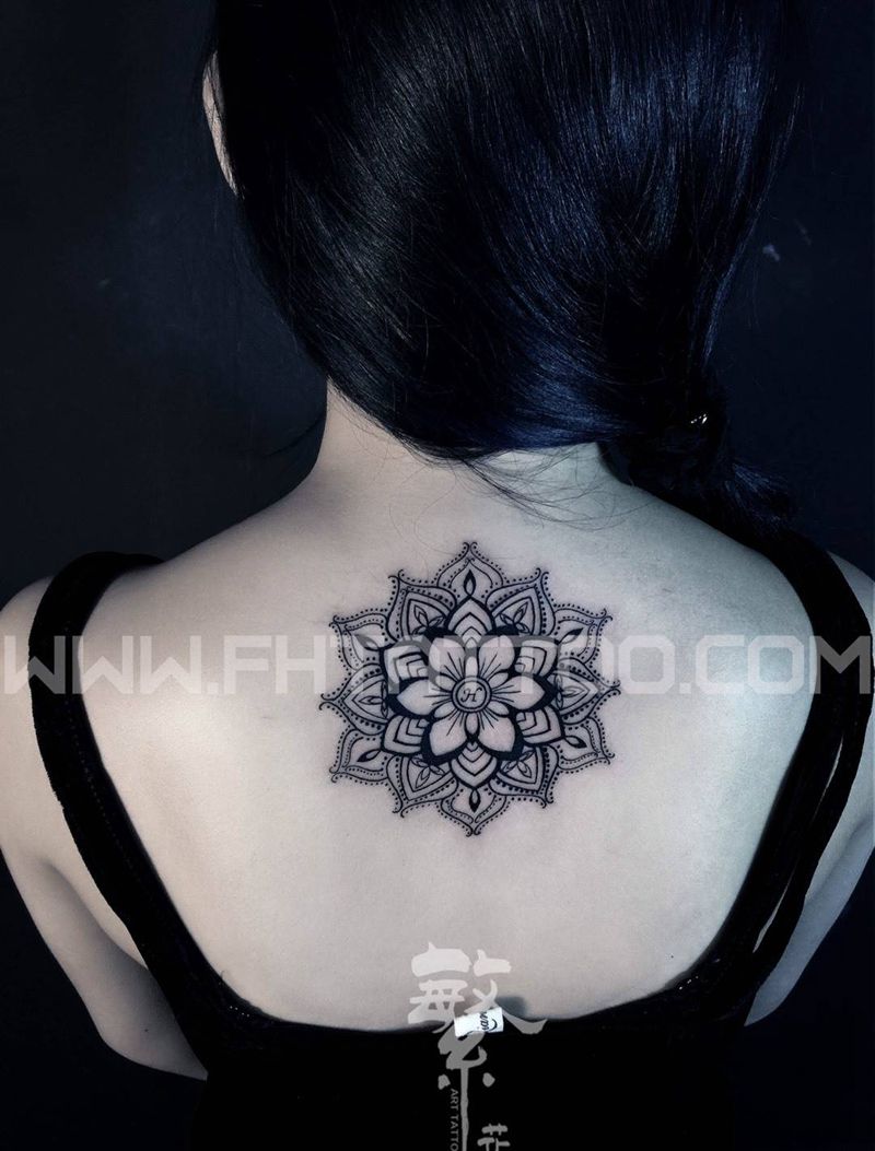 情侣 曼陀罗花纹身图片_手稿成品背部颈部欧美清新几何原创脖子纹身图案