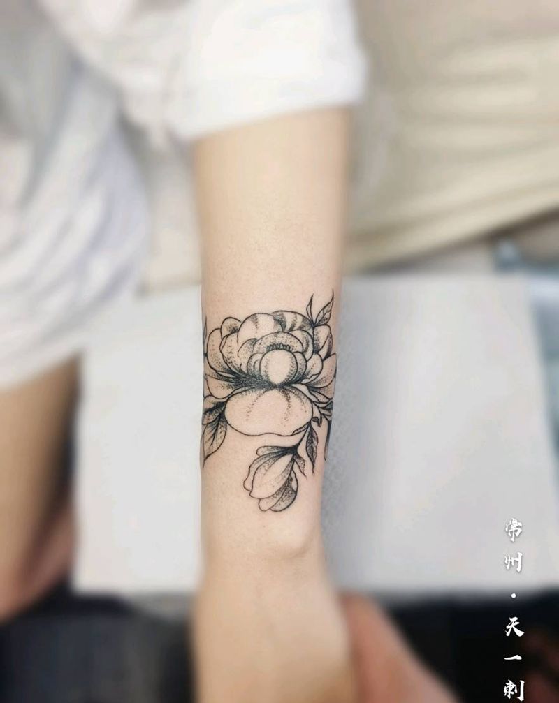 素花手环纹身图片_手臂点刺几何纹身图案