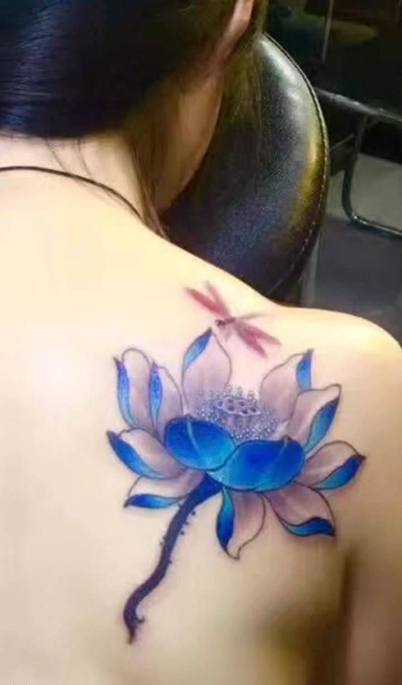 荷花纹身图片
