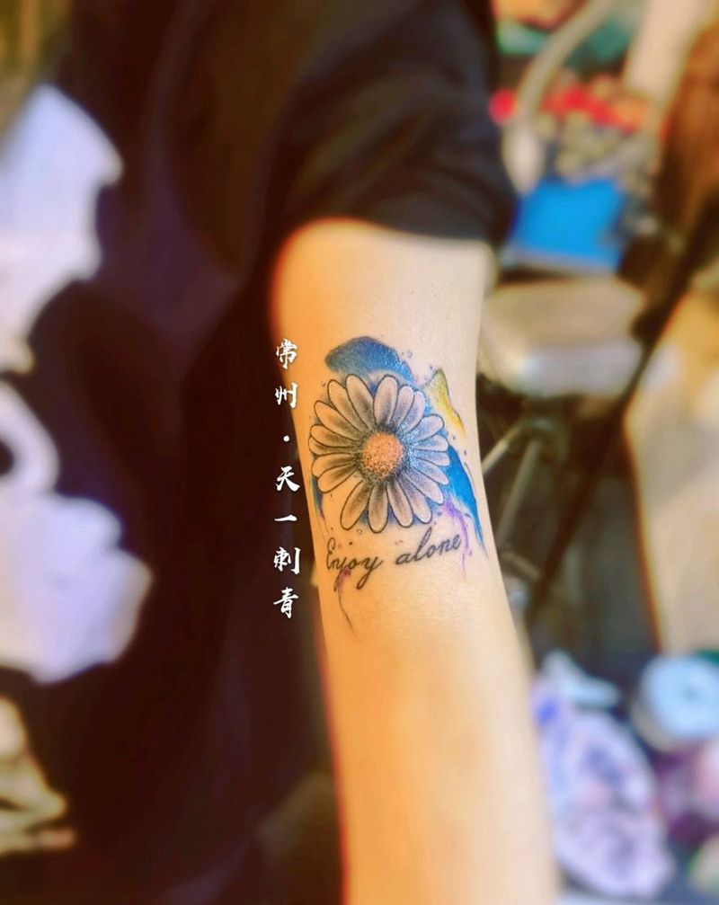 雏菊纹身图片_手部水彩纹身图案