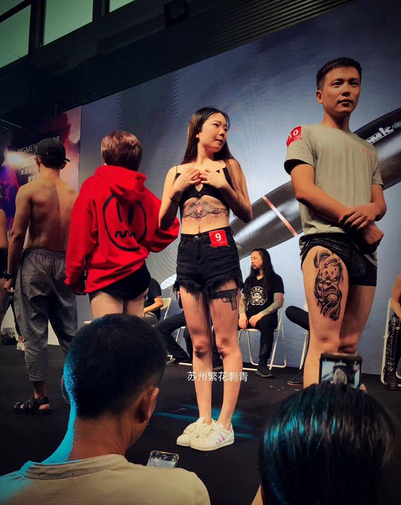 宝石下胸花纹身图片_成品手稿胸部欧美图腾几何写实纹身图案