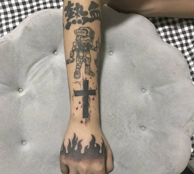 手背火焰纹身图片_手部图腾纹身图案