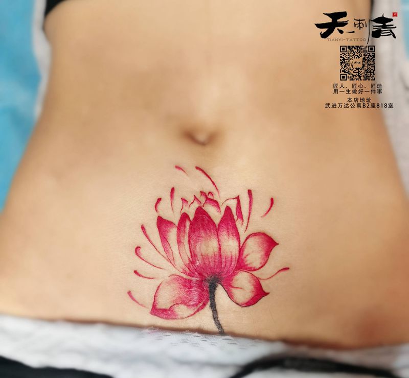刨腹产遮盖纹身图片_腹部水彩纹身图案
