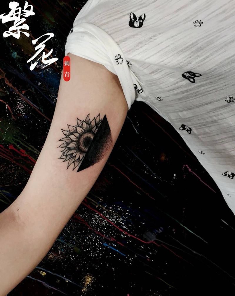 向日葵 樱花 文字纹身图片_成品手稿清新字符几何植物肩部背部手臂手部纹身图案