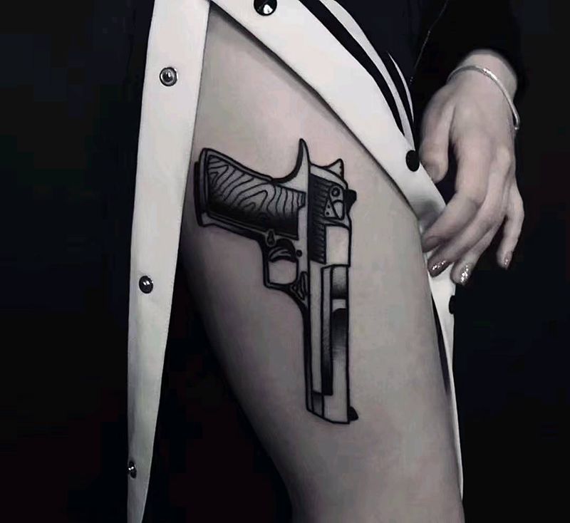 手枪纹身图片_手臂腿部欧美写实几何纹身图案