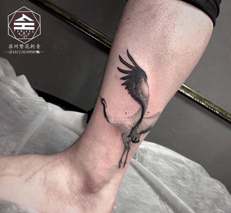 仙鹤纹身图片_腿部新传统水墨纹身图案