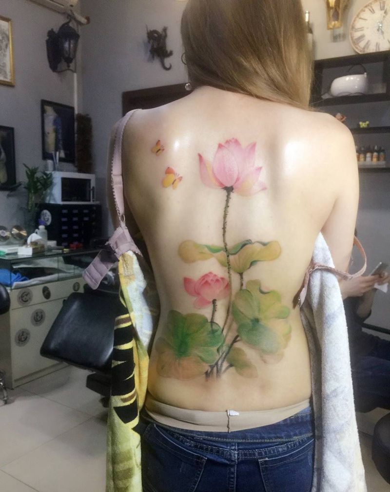 水彩荷花纹身图片