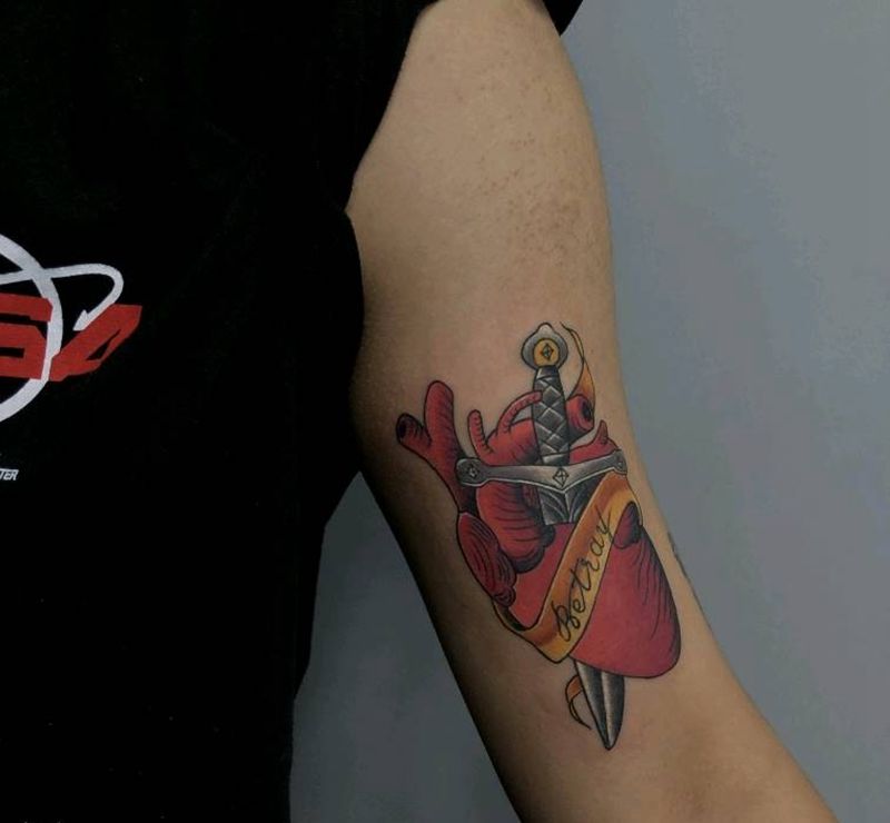 心脏纹身图片_手臂New School纹身图案