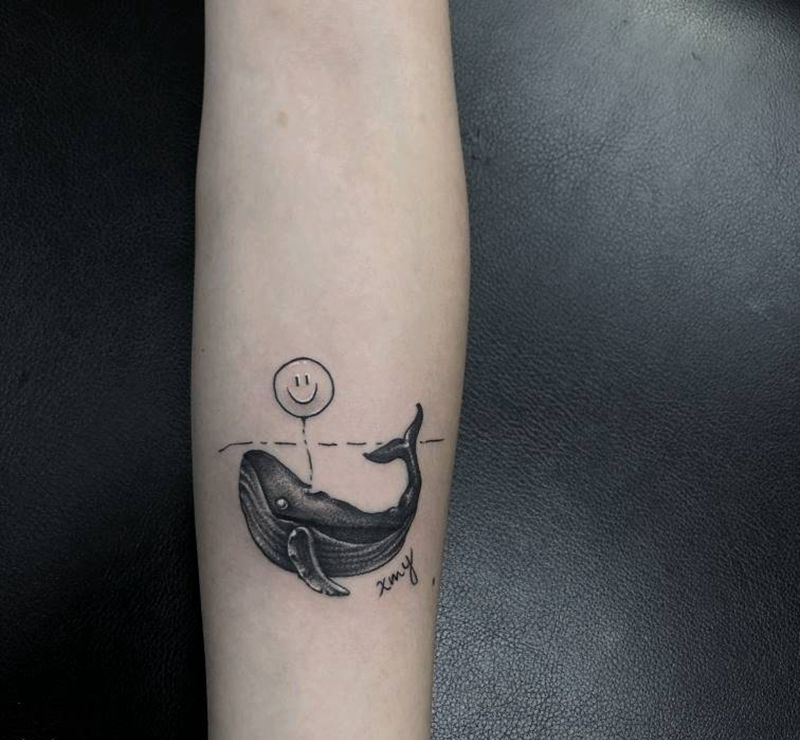 鲸鱼纹身图片_手臂点刺遮盖纹身图案