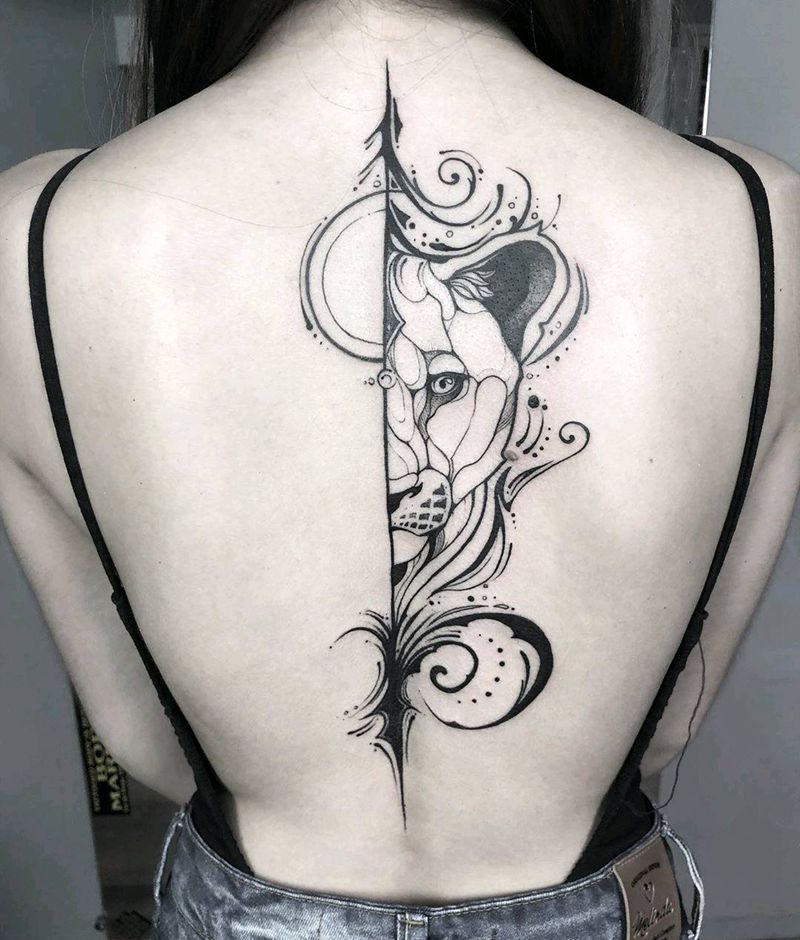 母狮纹身图片_背部几何点刺纹身图案