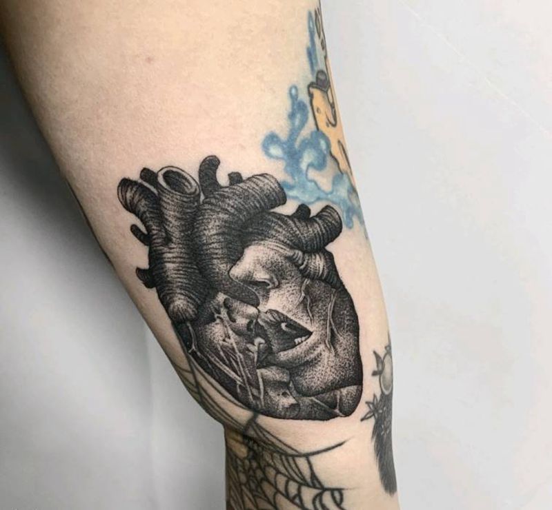 心脏纹身图片_手臂点刺纹身图案