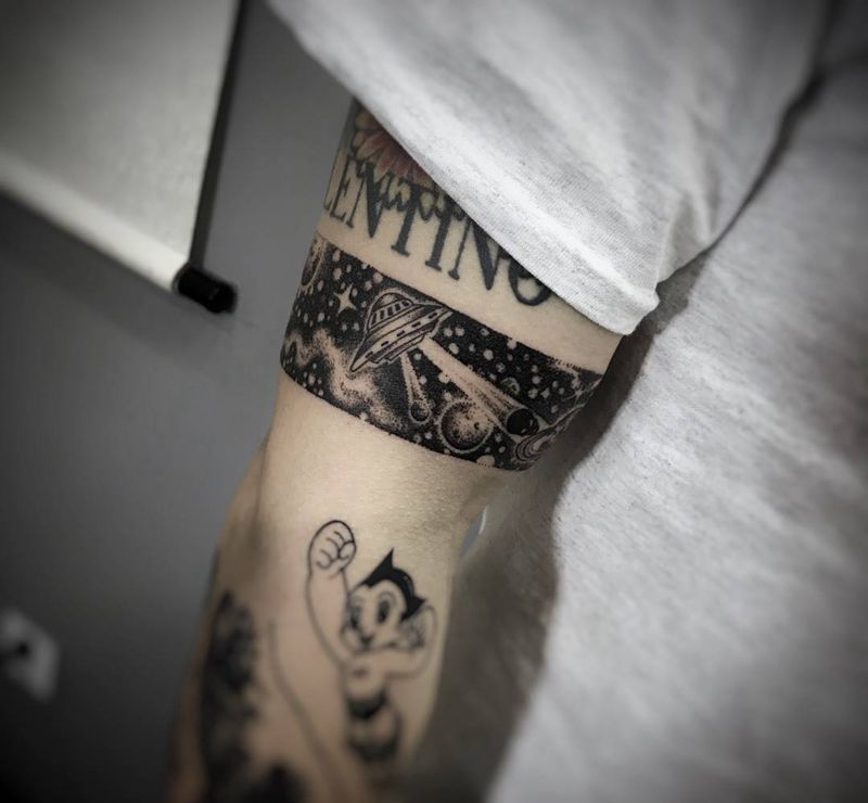 点刺臂环纹身图片_成品手臂清新几何纹身图案