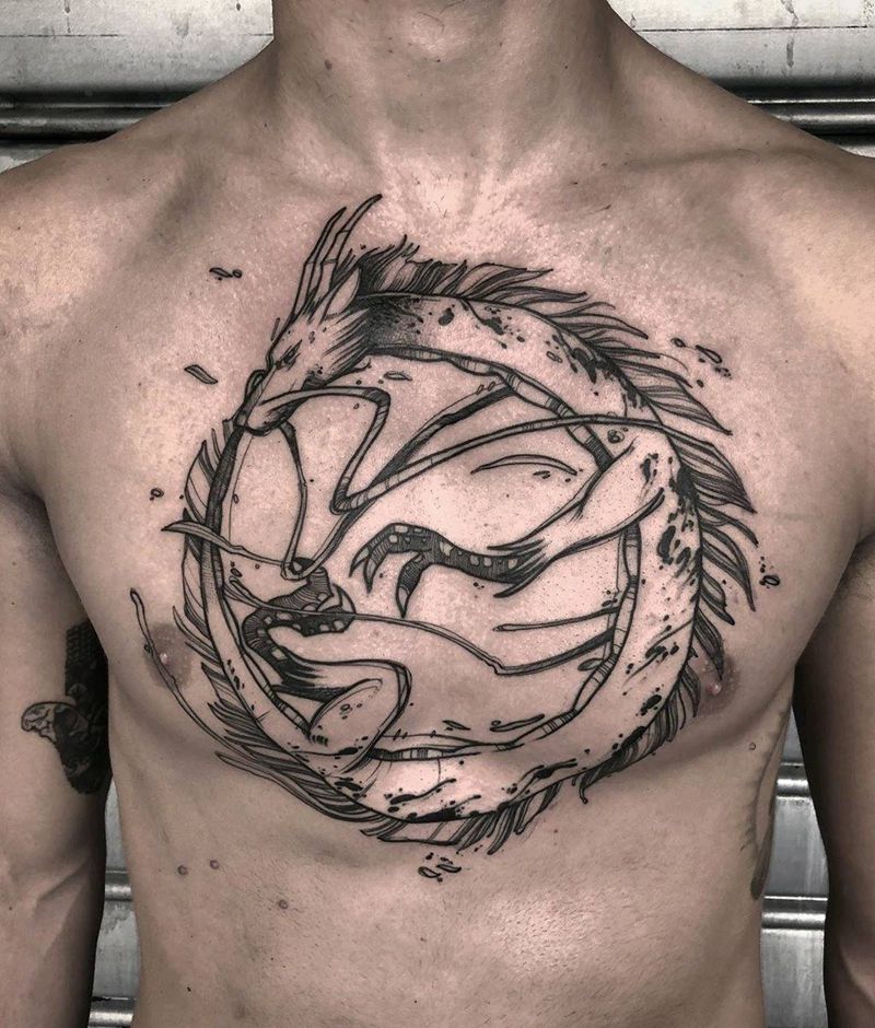 首尾龙纹身图片_胸部几何纹身图案