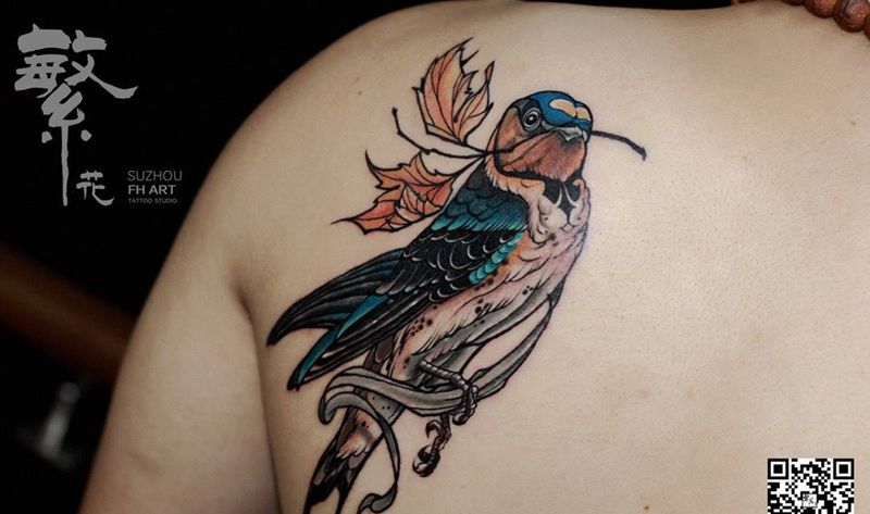 春燕纹身图片_手稿成品背部肩部欧美写实动物原创几何传统纹身图案