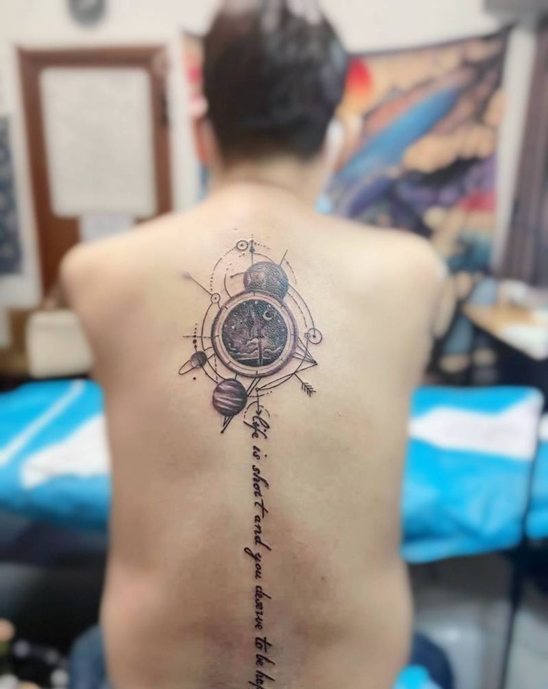 星球纹身图片_背部几何点刺纹身图案