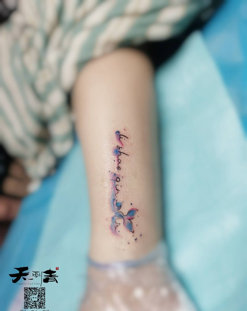 鲸尾纹身图片_腿部水彩纹身图案