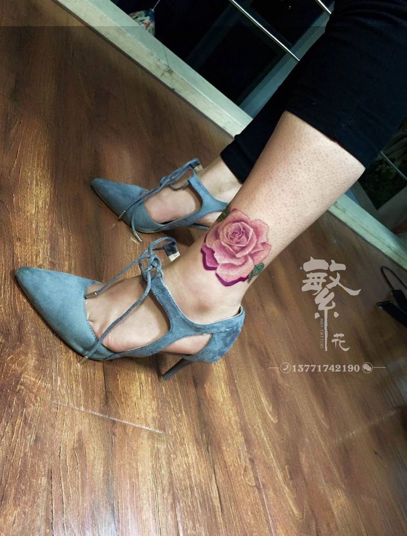 花儿纹身图片_手稿成品脚部腿部清新植物花腿纹身图案