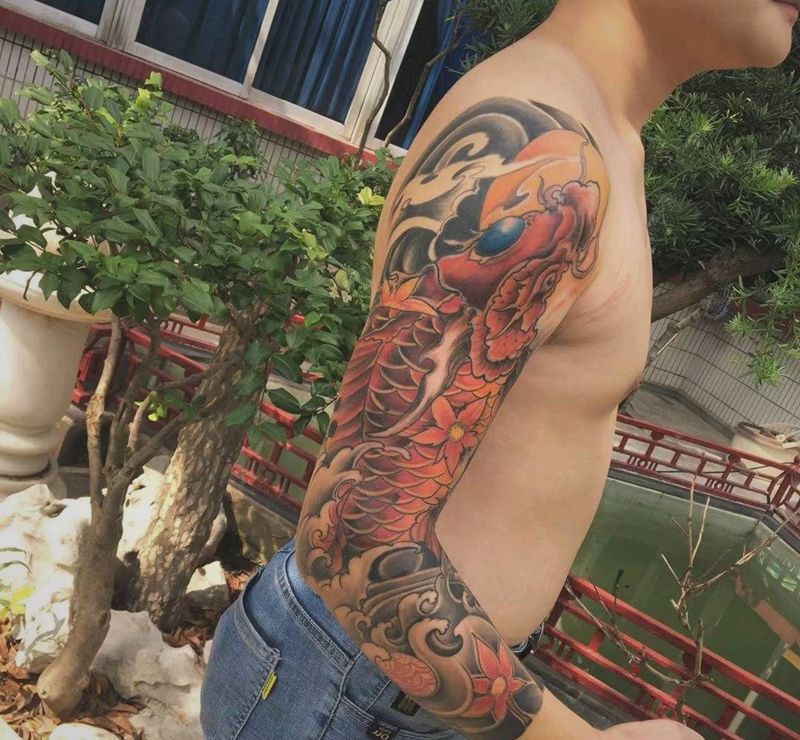 鲤鱼纹身图片_手臂新传统纹身图案