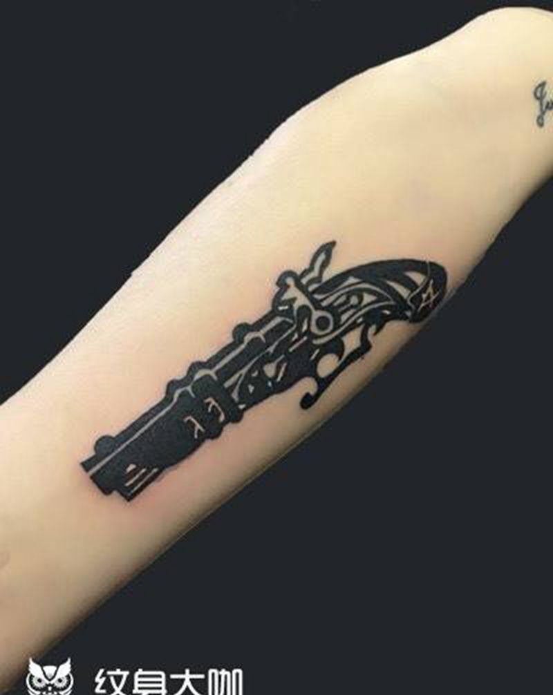 枪纹身图片