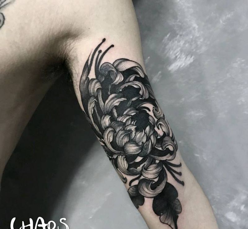 花卉遮盖纹身图片_手臂blackwork菊花纹身图案