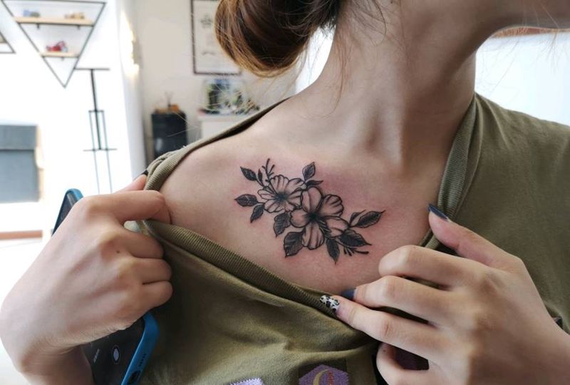 一些老图！纹身图片_胸部肩部点刺几何纹身图案