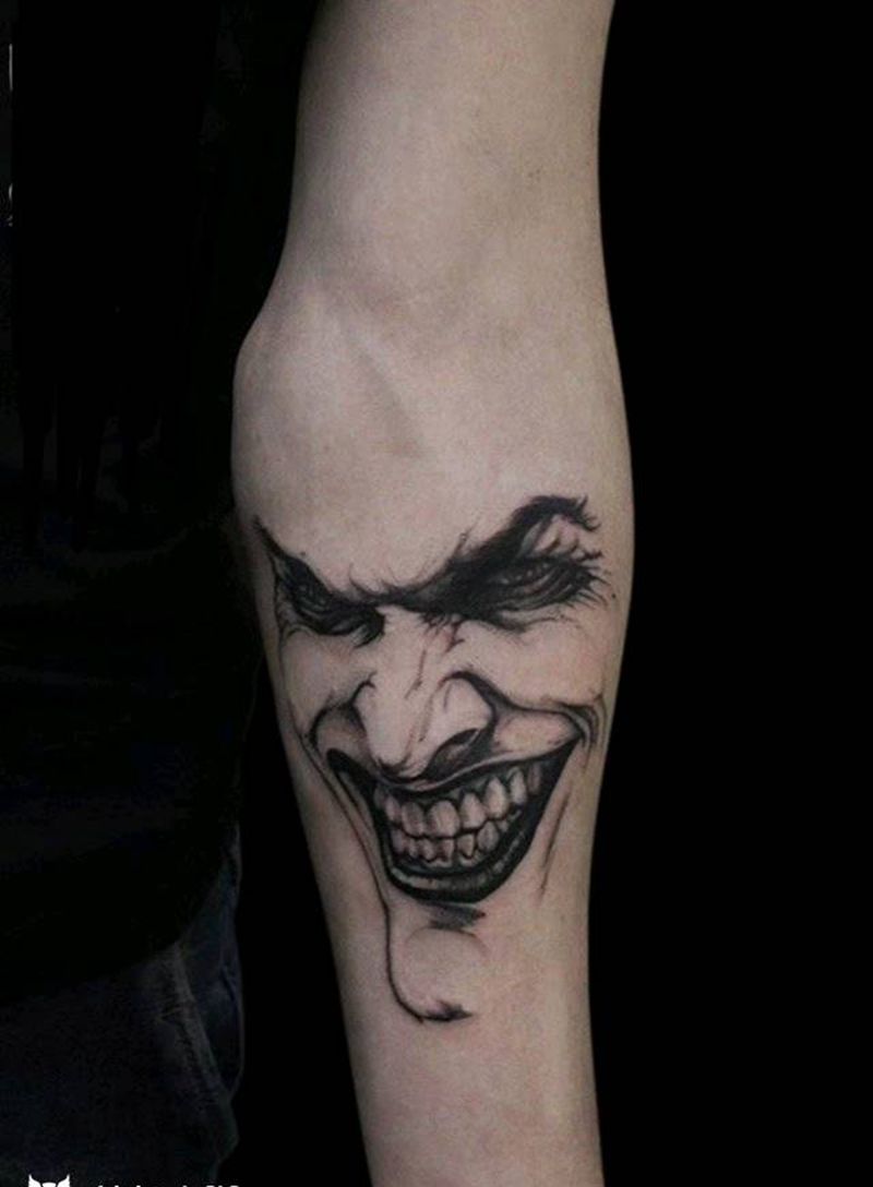 小丑纹身图片_手臂腿部欧美写实纹身图案