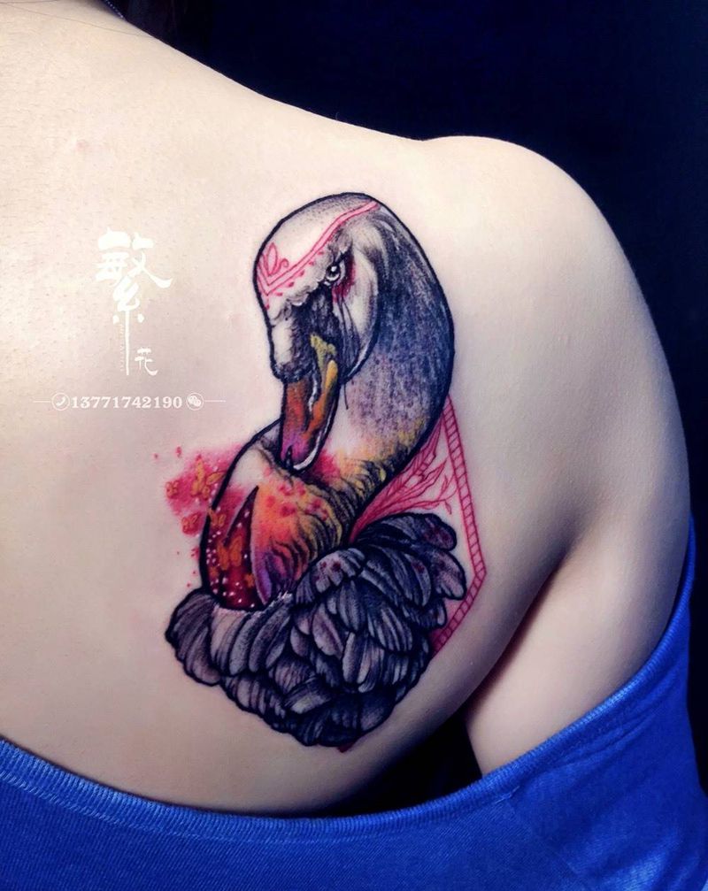 天鹅纹身图片_成品手稿肩部背部欧美清新写实动物原创纹身图案
