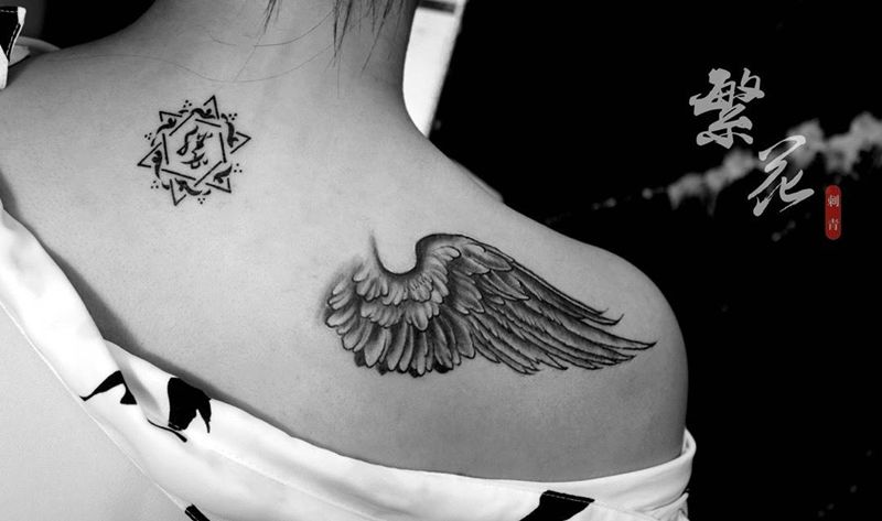 翅膀纹身图片_成品手稿肩部传统写实欧美动物原创纹身图案